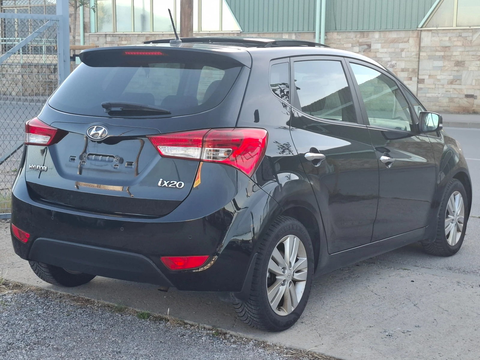Hyundai Ix20 1.6i 125ps AUTOMAT / NAVI / PANORAMA , снимка 5 - Автомобили и джипове - 54714833