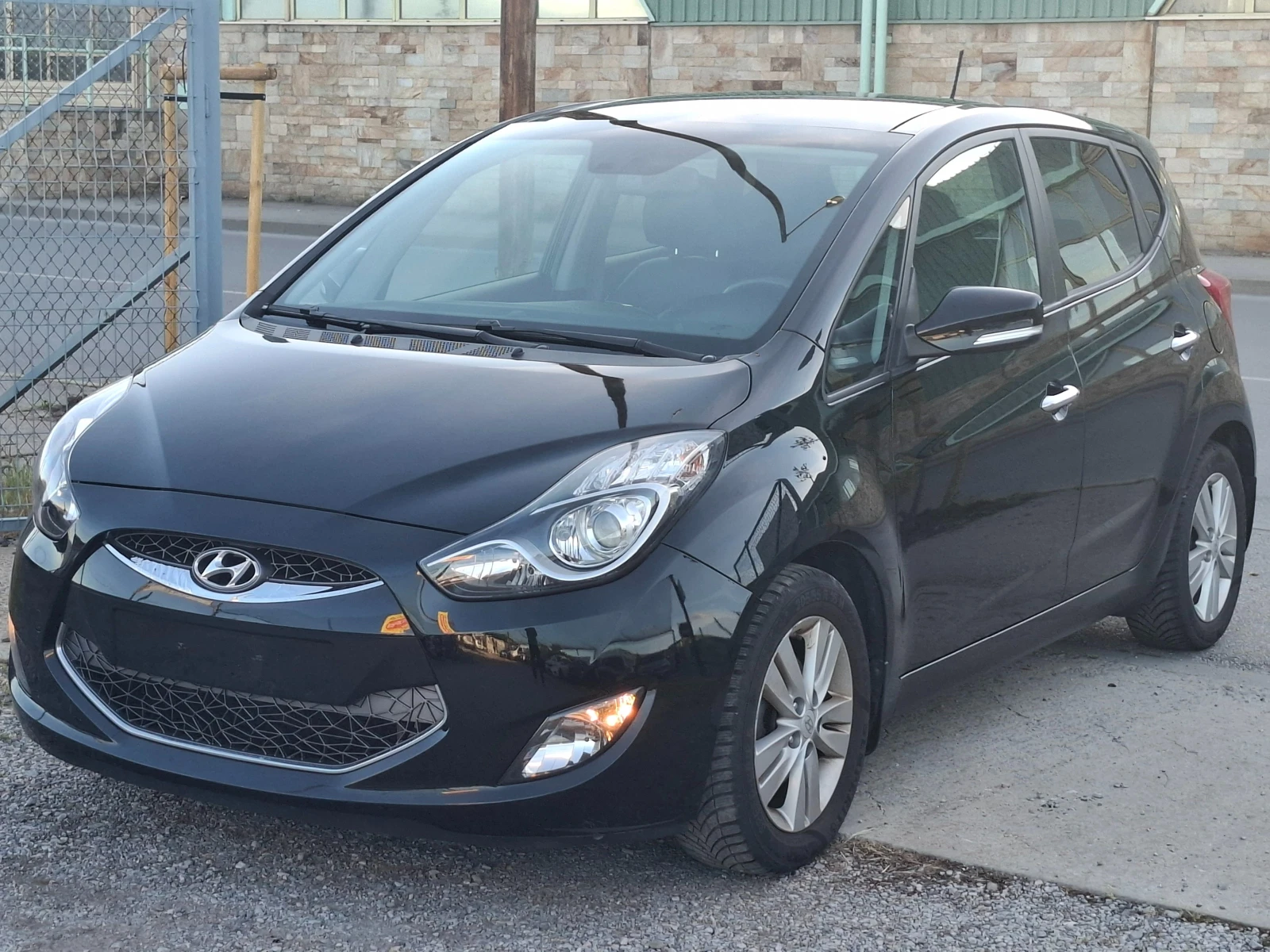 Hyundai Ix20 1.6i 125ps AUTOMAT / NAVI / PANORAMA , снимка 2 - Автомобили и джипове - 54714833