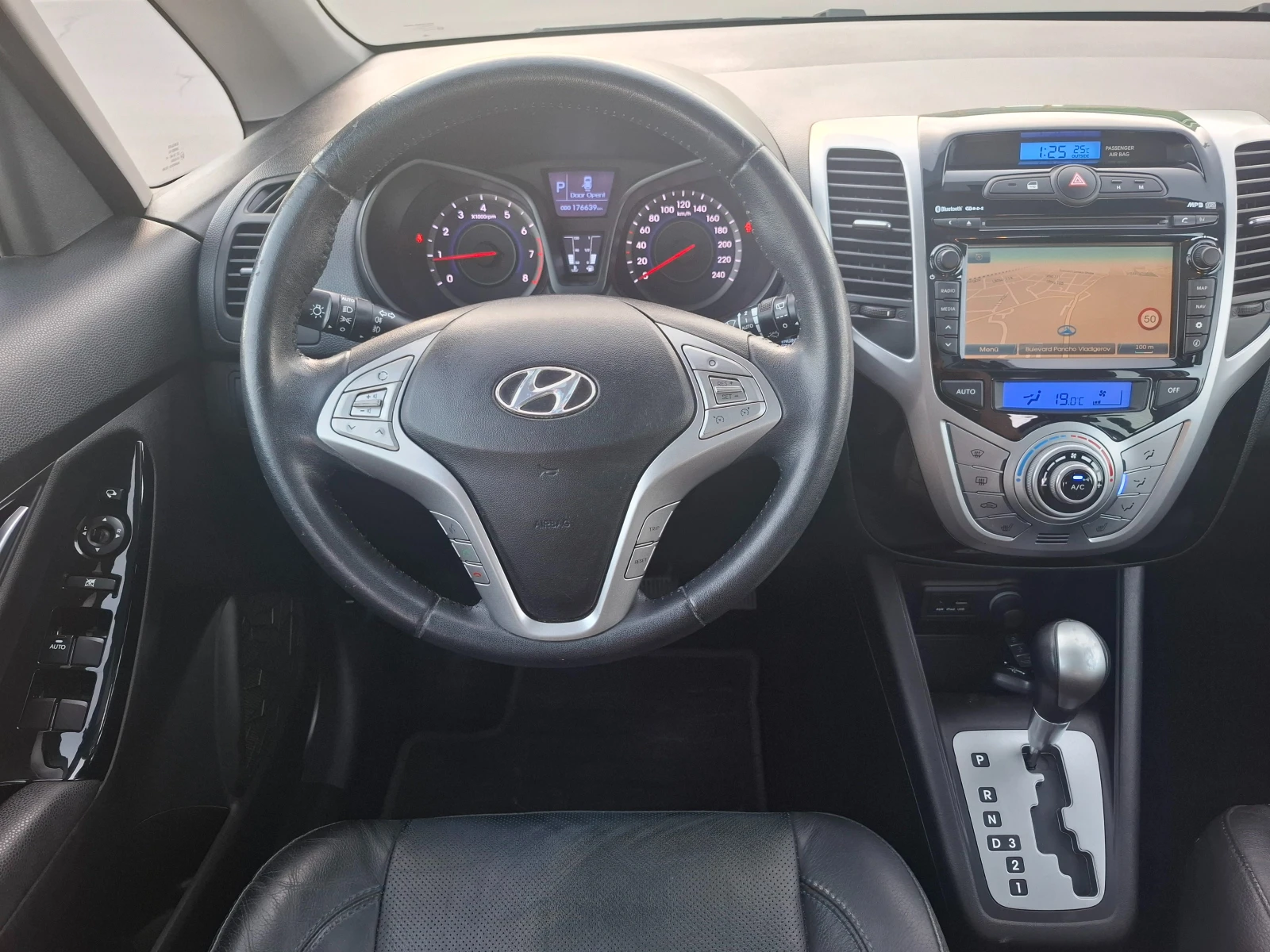 Hyundai Ix20 1.6i 125ps AUTOMAT / NAVI / PANORAMA , снимка 12 - Автомобили и джипове - 54714833
