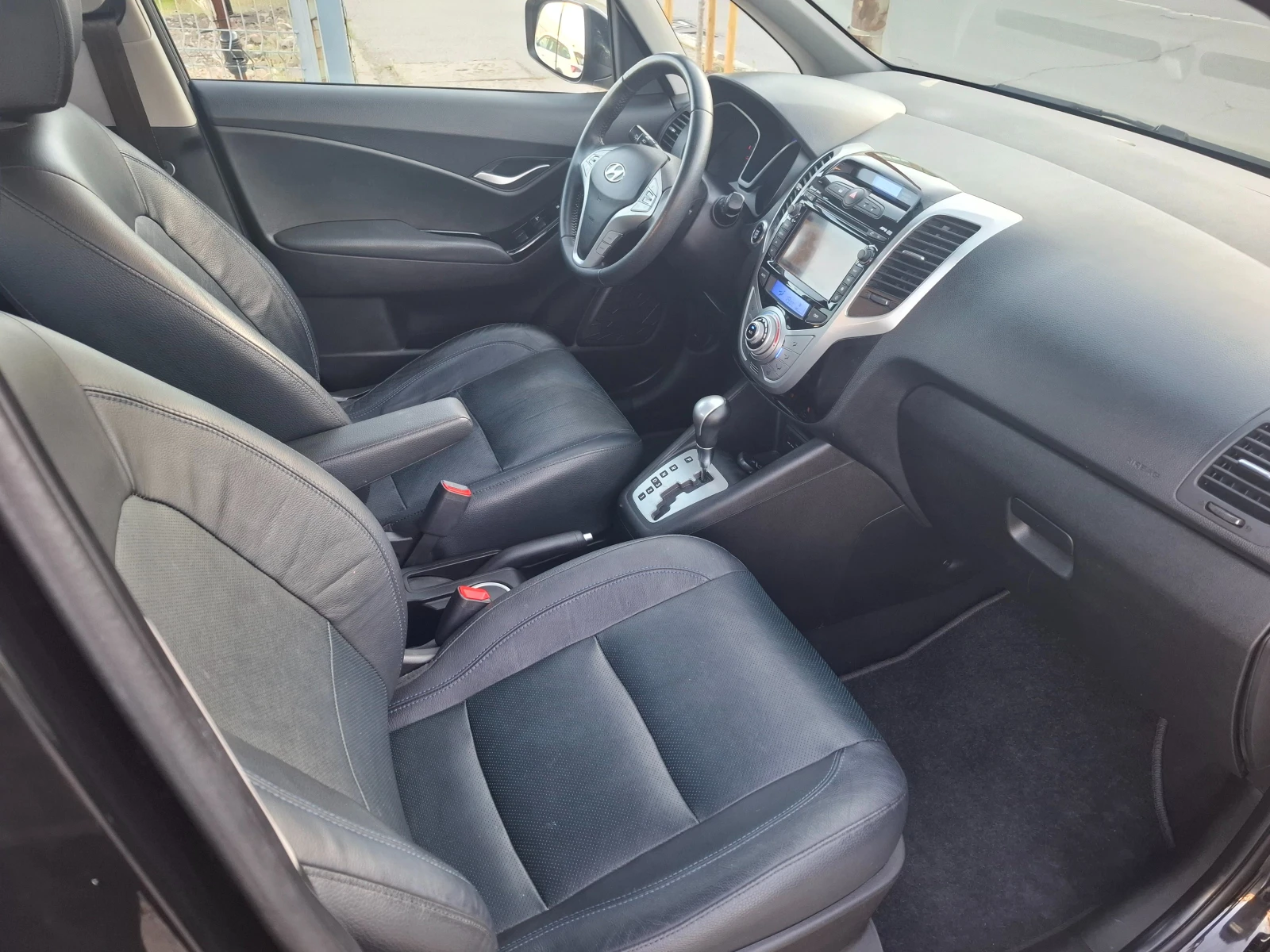 Hyundai Ix20 1.6i 125ps AUTOMAT / NAVI / PANORAMA , снимка 8 - Автомобили и джипове - 54714833