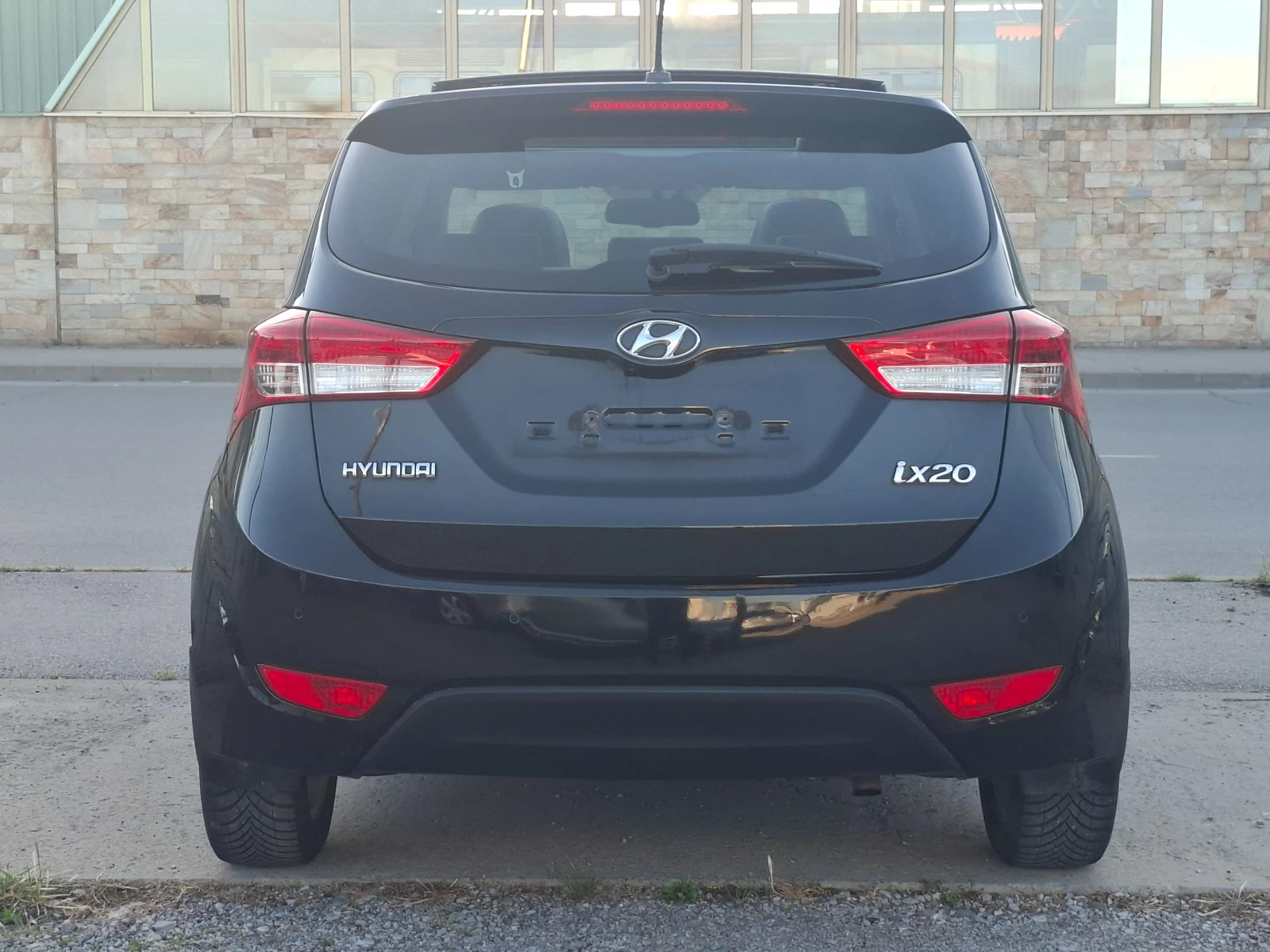 Hyundai Ix20 1.6i 125ps AUTOMAT / NAVI / PANORAMA , снимка 6 - Автомобили и джипове - 54714833