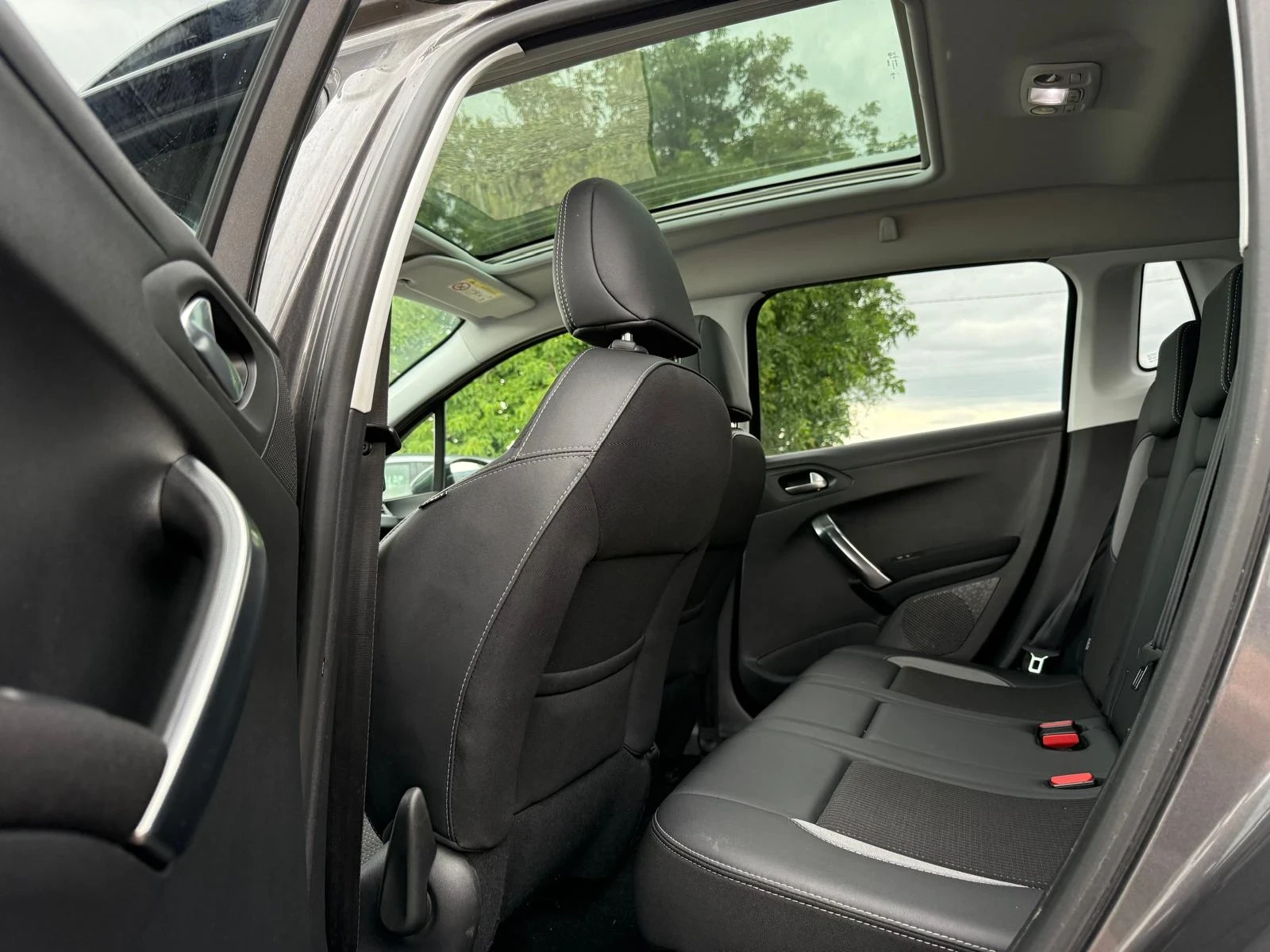 Peugeot 2008 1.5 HDI/ Allure/Panorama , снимка 15 - Автомобили и джипове - 54885499