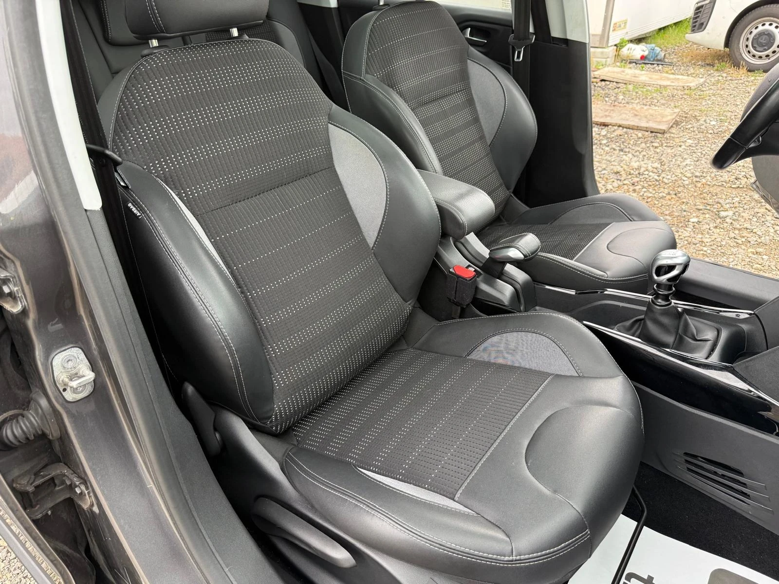 Peugeot 2008 1.5 HDI/ Allure/Panorama , снимка 13 - Автомобили и джипове - 54885499