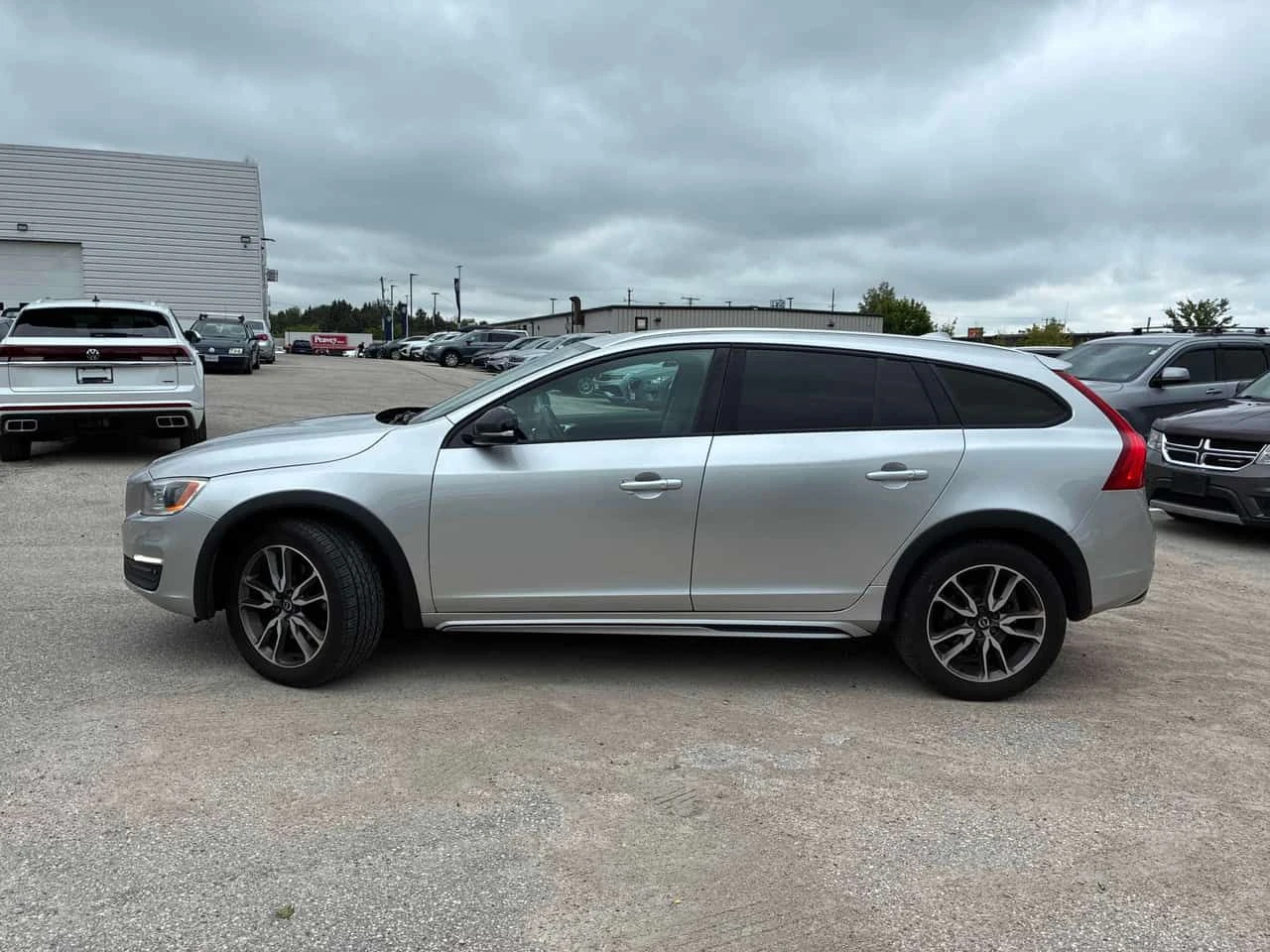 Volvo V60 Cross Country * T5 * CARFAX * БЕЗ ПЪРВОНАЧАЛНА ВНОСКА, снимка 2 - Автомобили и джипове - 55470693
