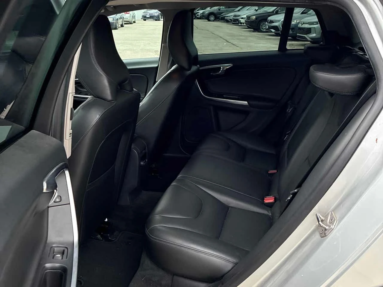 Volvo V60 Cross Country * T5 * CARFAX * БЕЗ ПЪРВОНАЧАЛНА ВНОСКА, снимка 14 - Автомобили и джипове - 55470693