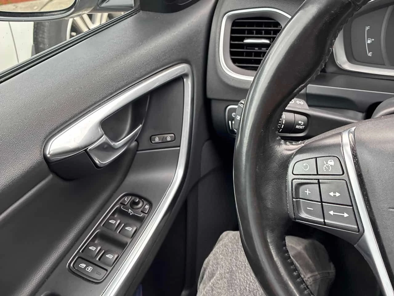 Volvo V60 Cross Country * T5 * CARFAX * БЕЗ ПЪРВОНАЧАЛНА ВНОСКА, снимка 13 - Автомобили и джипове - 55470693