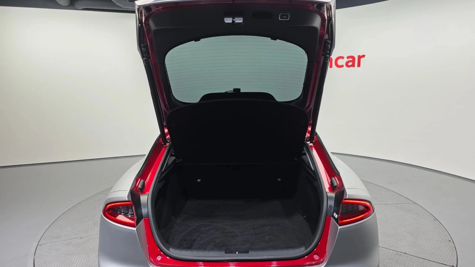 Kia Stinger, снимка 13 - Автомобили и джипове - 56689480