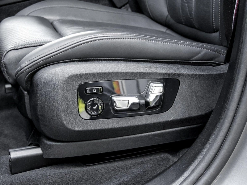 BMW X7 M60i CARBON B&W PANO HEAD UP 360 , снимка 4 - Автомобили и джипове - 51508567