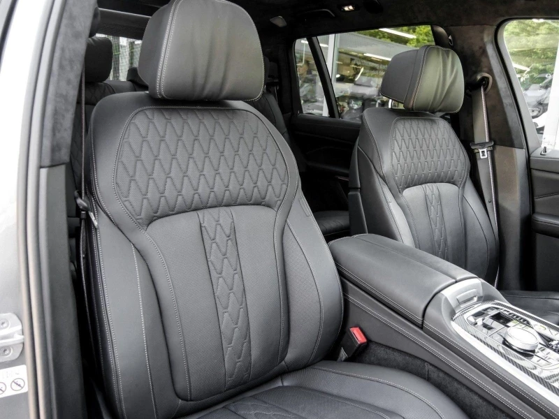 BMW X7 M60i CARBON B&W PANO HEAD UP 360 , снимка 11 - Автомобили и джипове - 51508567