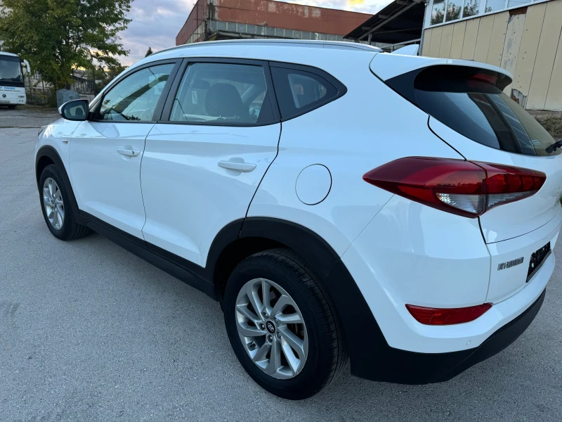 Hyundai Tucson 1.7CRDI Нави, Камера, снимка 4 - Автомобили и джипове - 52583320