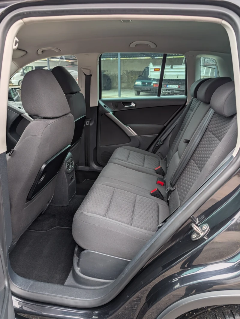 VW Tiguan 2.0 TDI 4x4, снимка 9 - Автомобили и джипове - 52512750