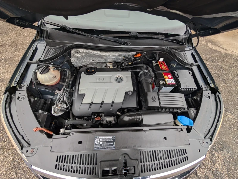 VW Tiguan 2.0 TDI 4x4, снимка 16 - Автомобили и джипове - 52512750