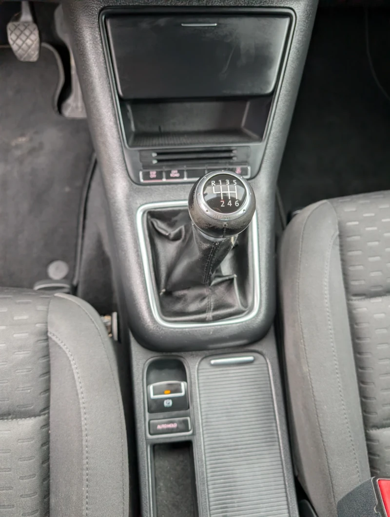 VW Tiguan 2.0 TDI 4x4, снимка 14 - Автомобили и джипове - 52512750