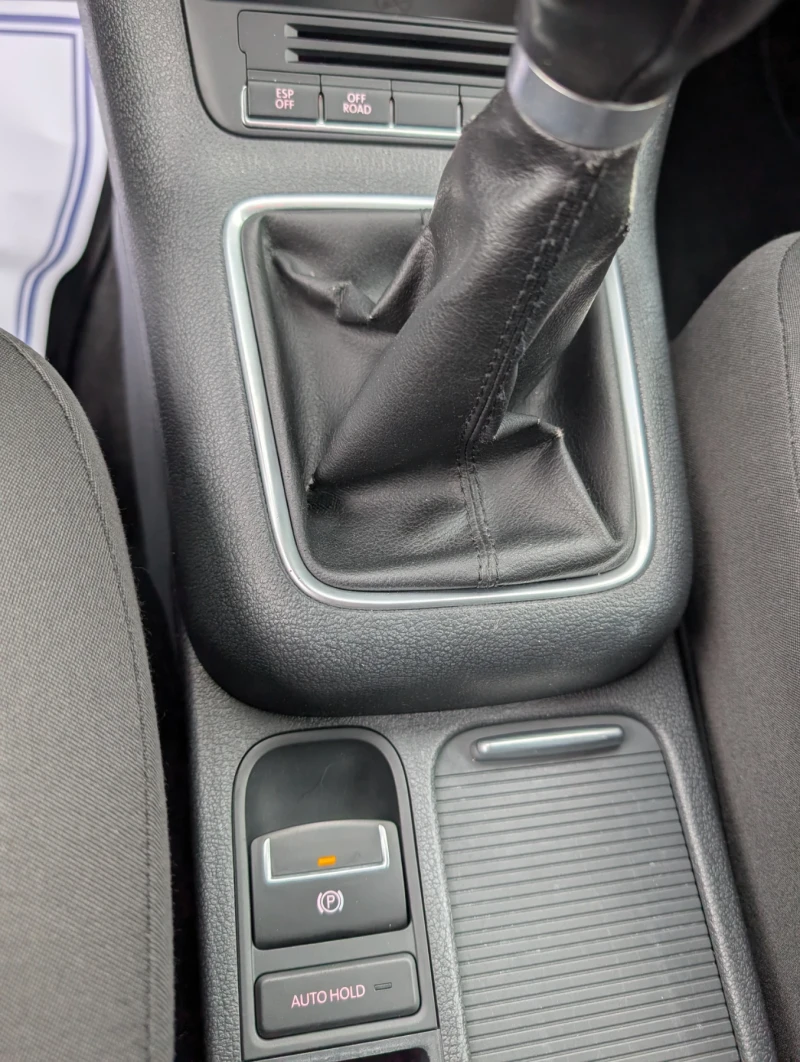 VW Tiguan 2.0 TDI 4x4, снимка 13 - Автомобили и джипове - 52512750