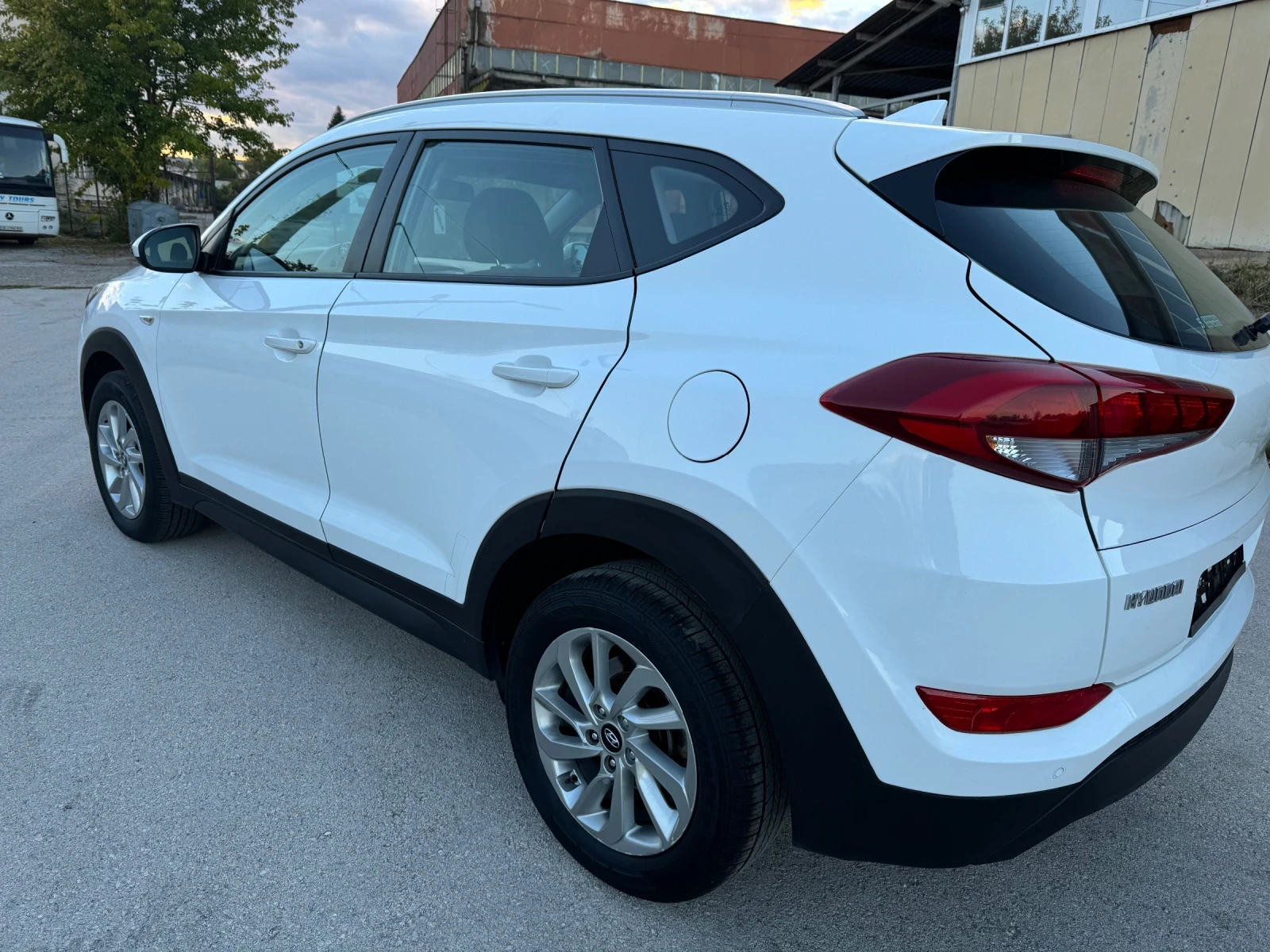 Hyundai Tucson 1.7CRDI Нави, Камера - изображение 4