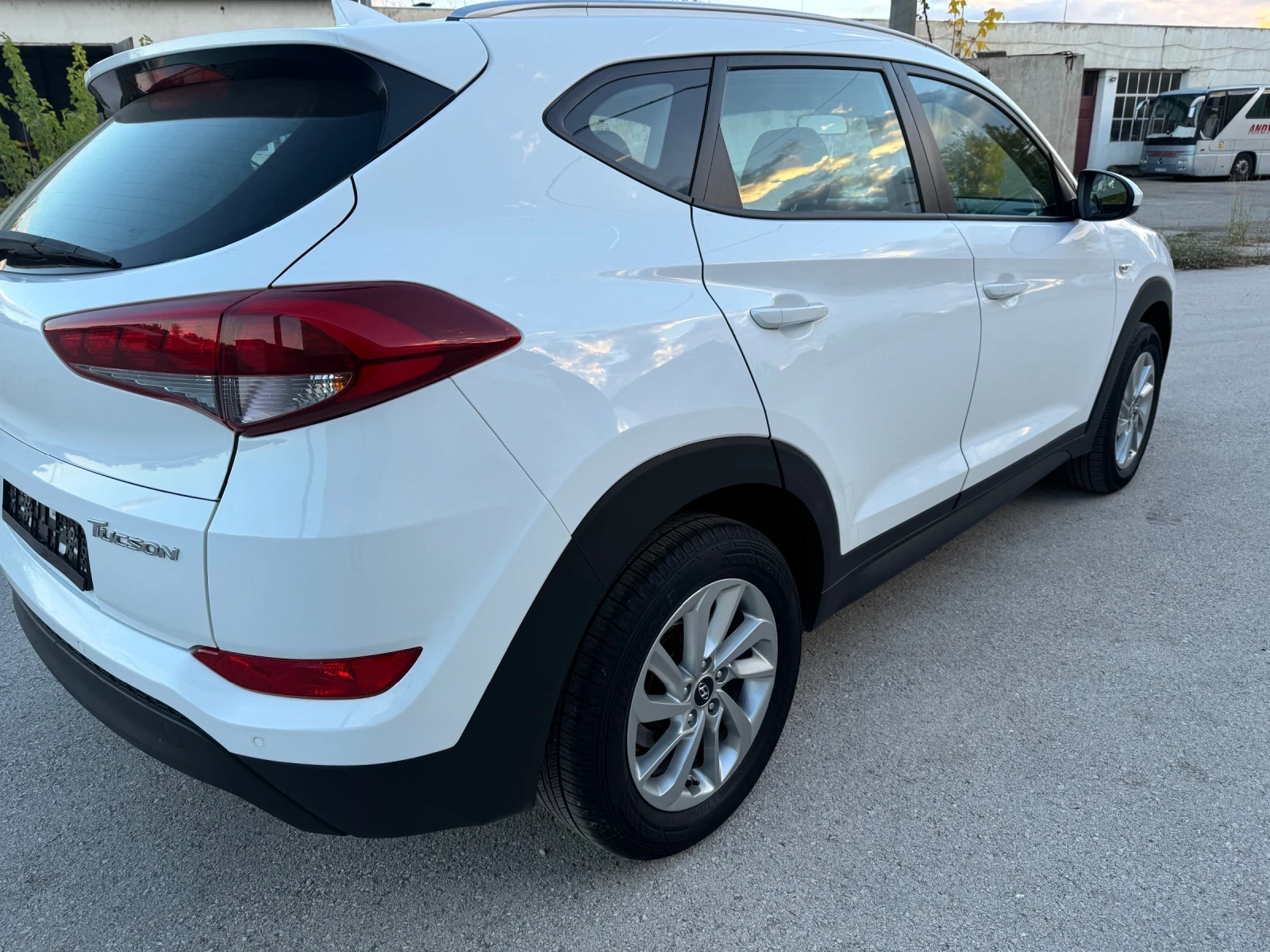 Hyundai Tucson 1.7CRDI Нави, Камера - изображение 5