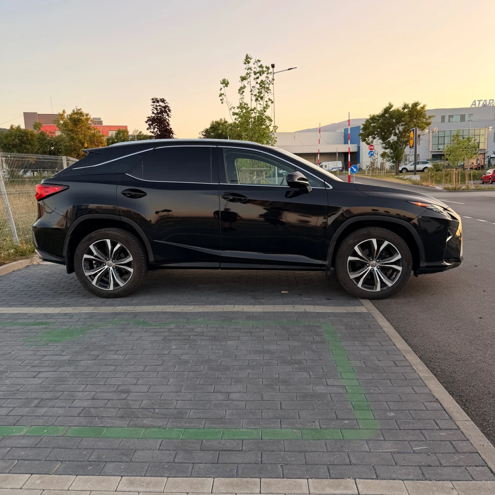 Lexus RX 350, снимка 4 - Автомобили и джипове - 56051236