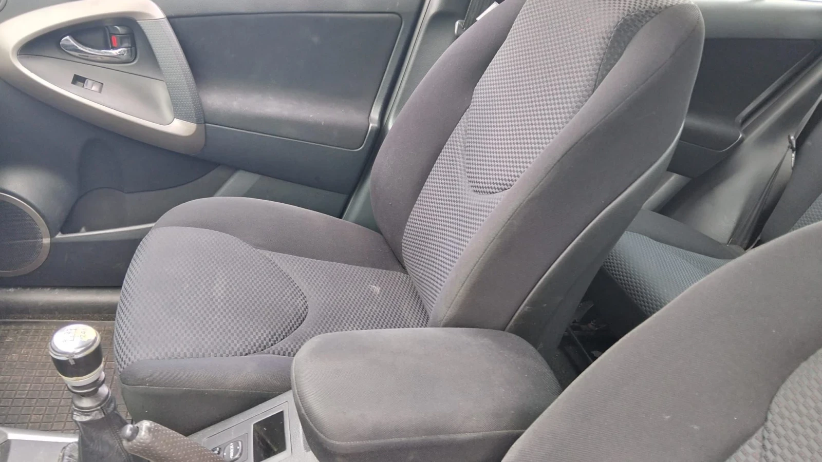 Toyota Rav4 2.2 d-4d 136kc 4х4, снимка 15 - Автомобили и джипове - 56170434