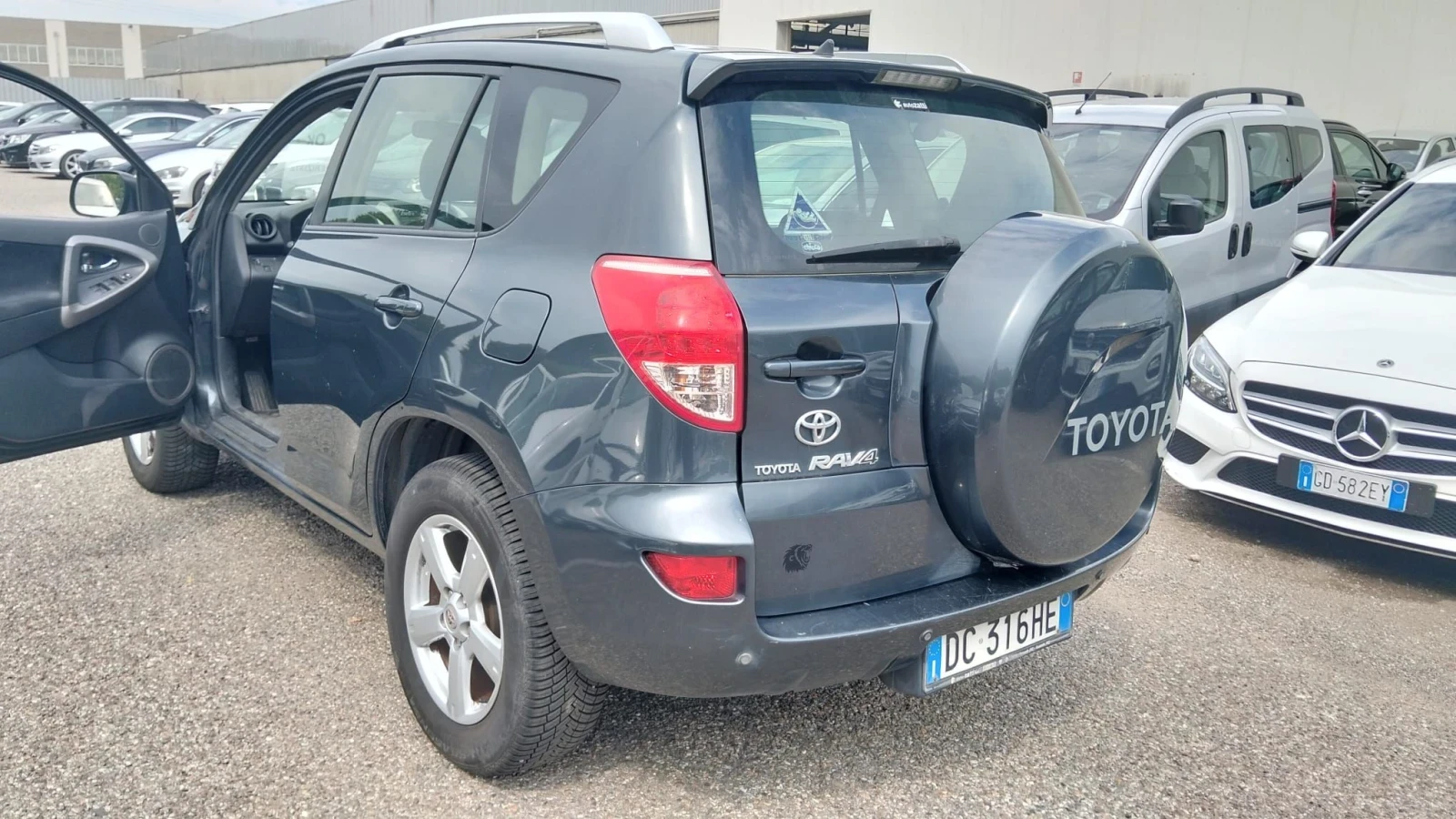 Toyota Rav4 2.2 d-4d 136kc 4х4, снимка 2 - Автомобили и джипове - 56170434
