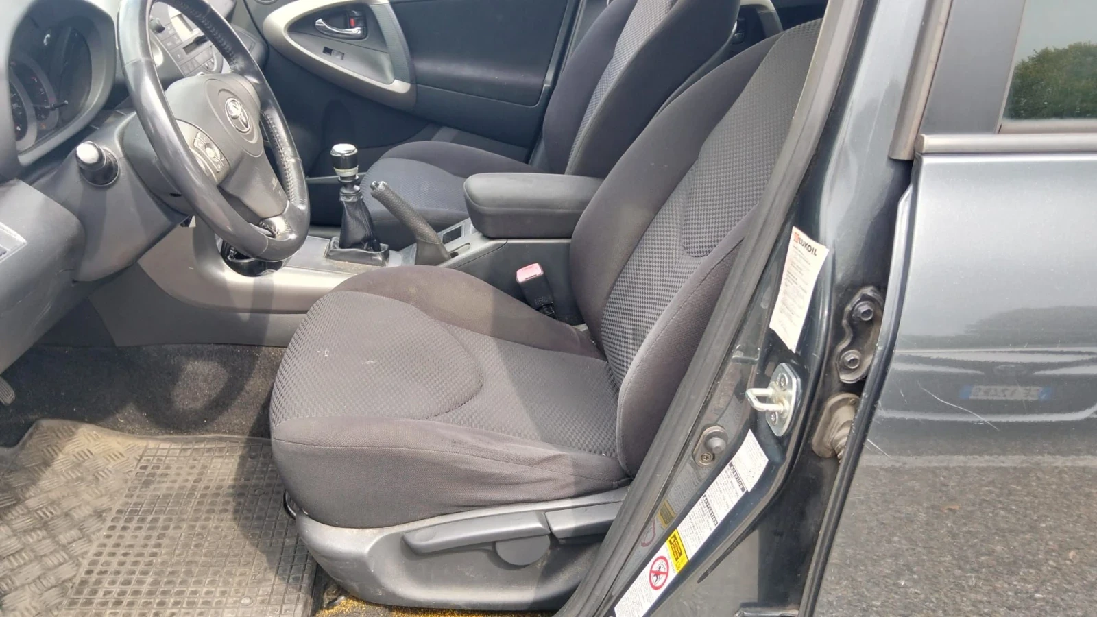 Toyota Rav4 2.2 d-4d 136kc 4х4, снимка 8 - Автомобили и джипове - 56170434