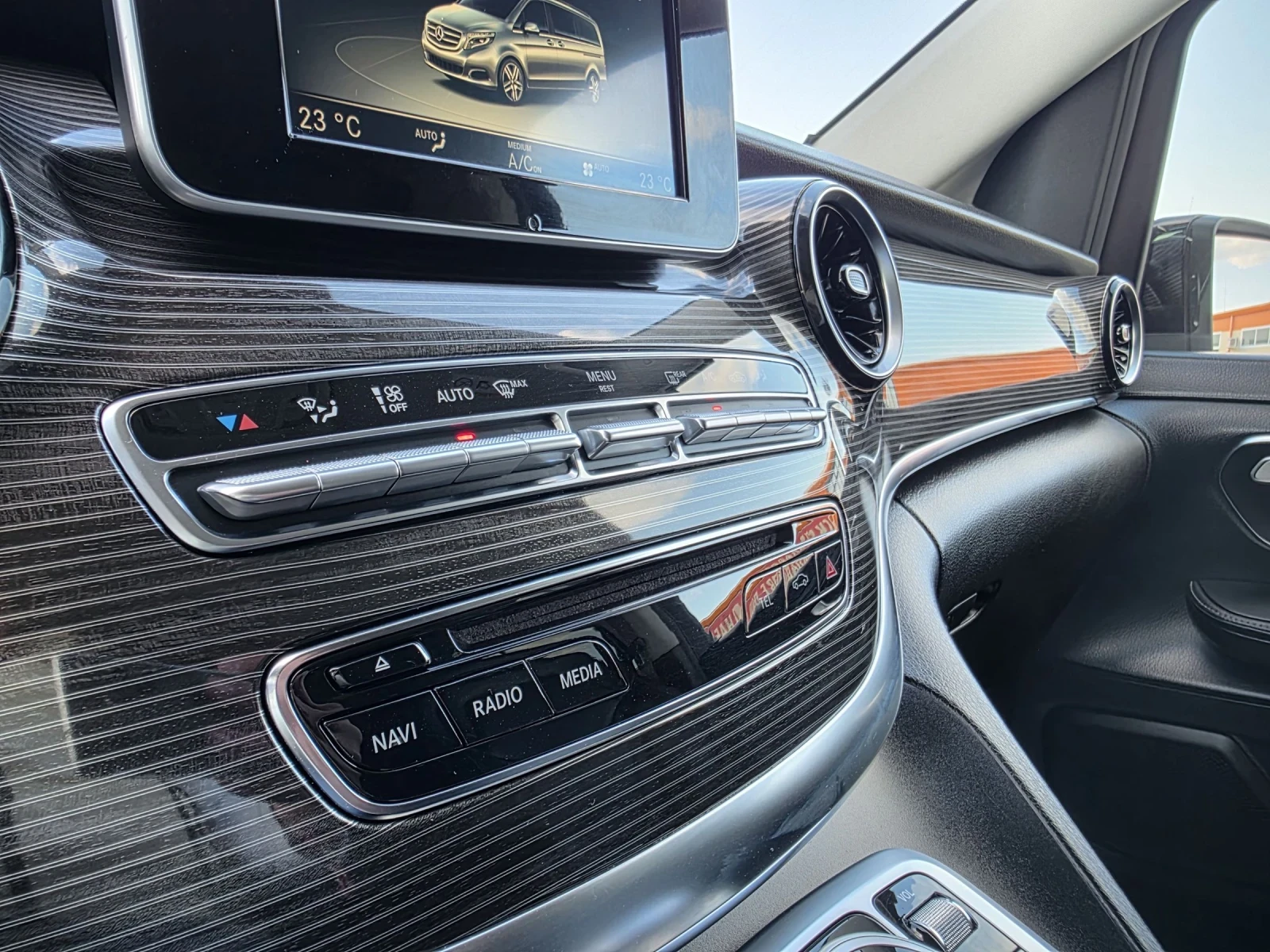 Mercedes-Benz V 250 Екстра Long 4matic euro6 100%удобрение за лизинг, снимка 16 - Бусове и автобуси - 54143074