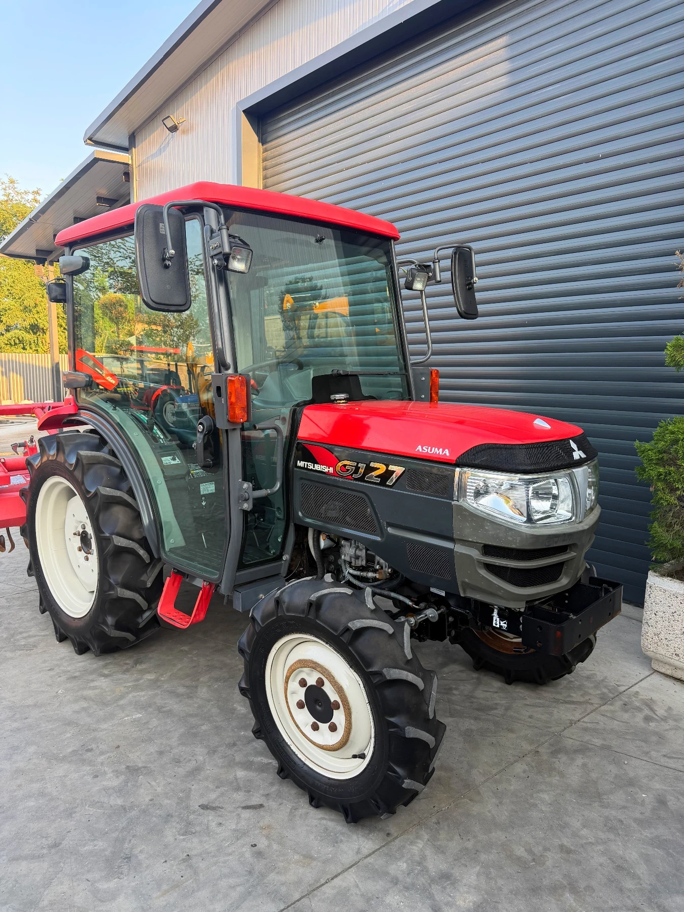 Трактор Mitsubishi GJ27 27кс. , снимка 2 - Селскостопанска техника - 55639653