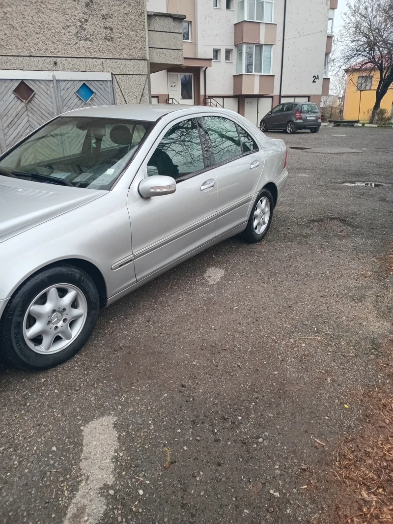 Mercedes-Benz C 200, снимка 9 - Автомобили и джипове - 48162711