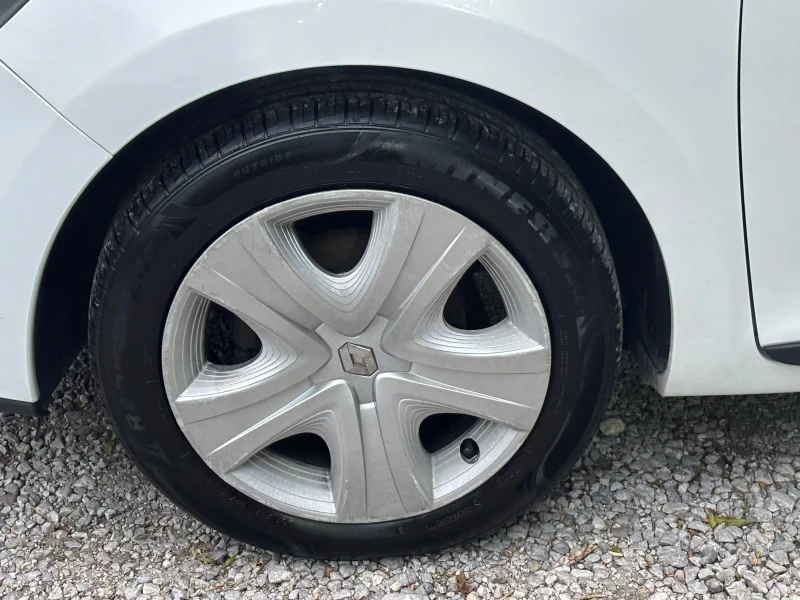 Renault Clio 1.5 DCI, снимка 16 - Автомобили и джипове - 52033224