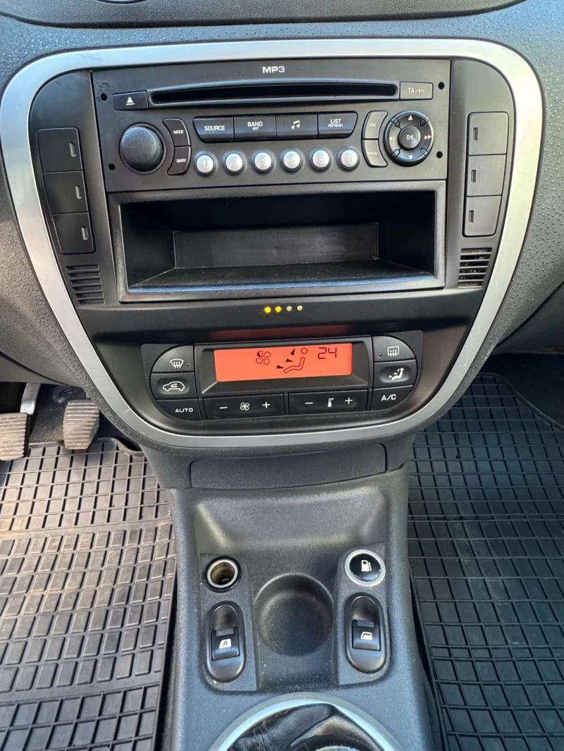 Citroen C3 1.4i ГАЗ Exclusive, снимка 4 - Автомобили и джипове - 52286047