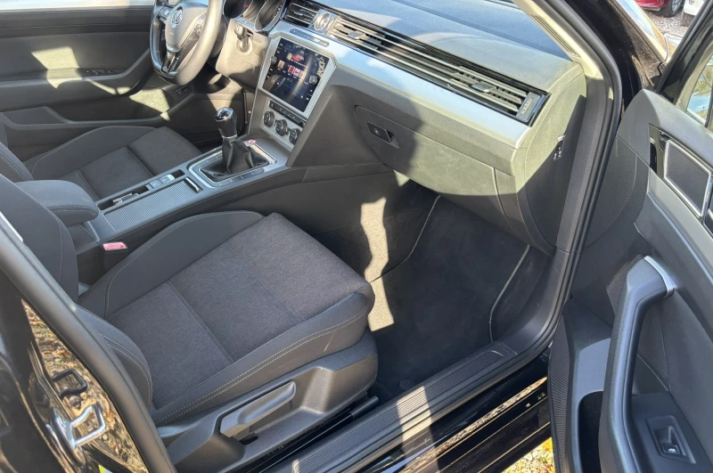 VW Passat Comfortline 1.5 TSI, снимка 9 - Автомобили и джипове - 53093474
