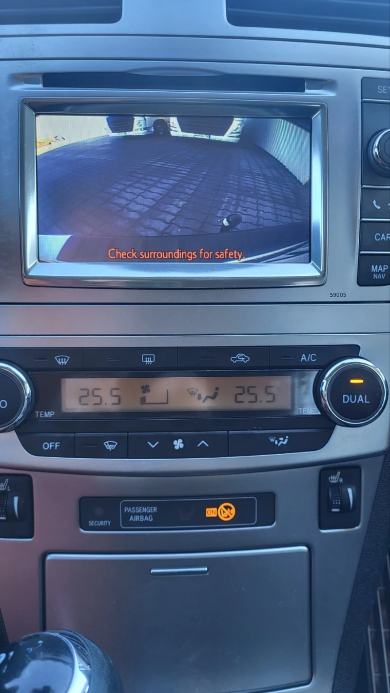 Toyota Avensis 1.8i, снимка 14 - Автомобили и джипове - 53501837