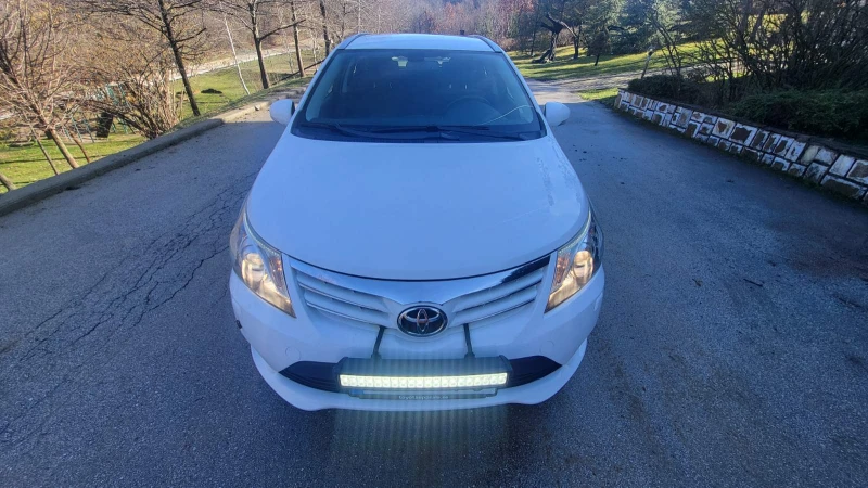 Toyota Avensis 1.8i, снимка 6 - Автомобили и джипове - 53501837