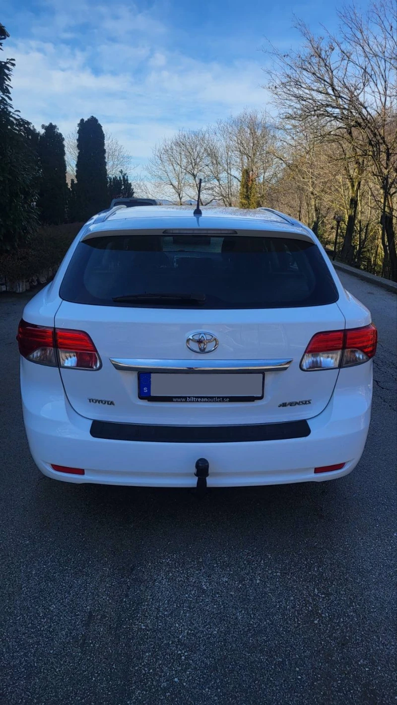 Toyota Avensis 1.8i, снимка 5 - Автомобили и джипове - 53501837