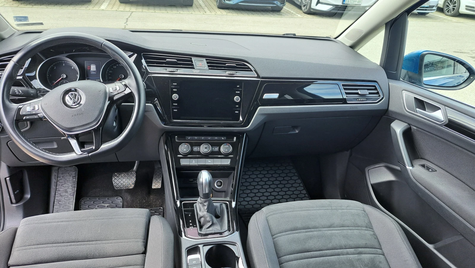 VW Touran Highline 2.00 TDI, DSG 6+ 1 - изображение 9