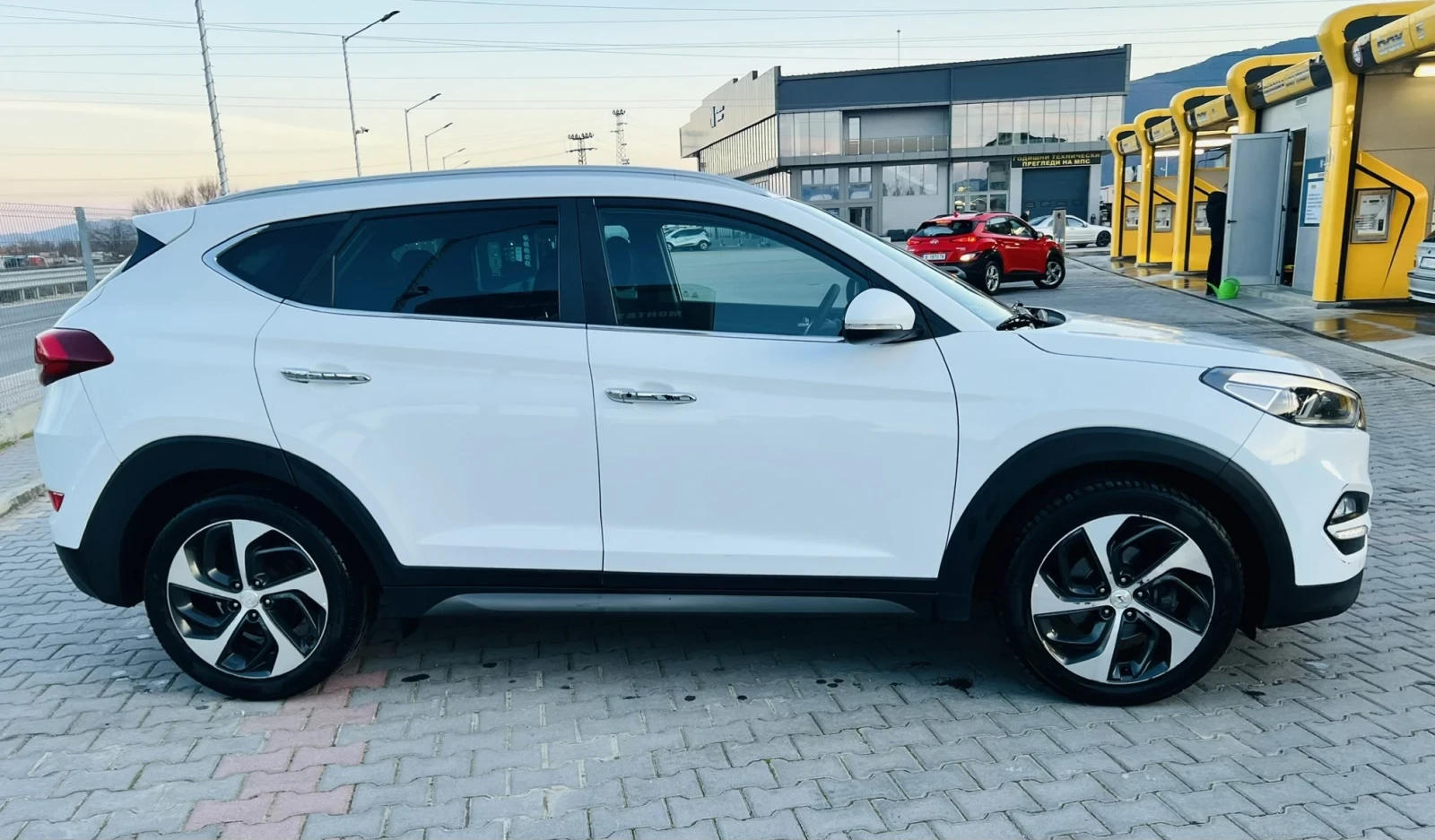 Hyundai Tucson 2.0 136 4х4, снимка 4 - Автомобили и джипове - 53561542