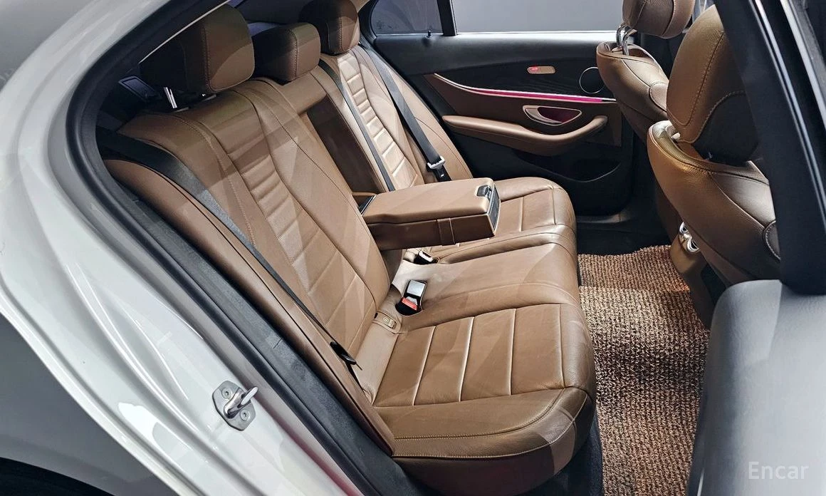 Mercedes-Benz E 300, снимка 12 - Автомобили и джипове - 54067982