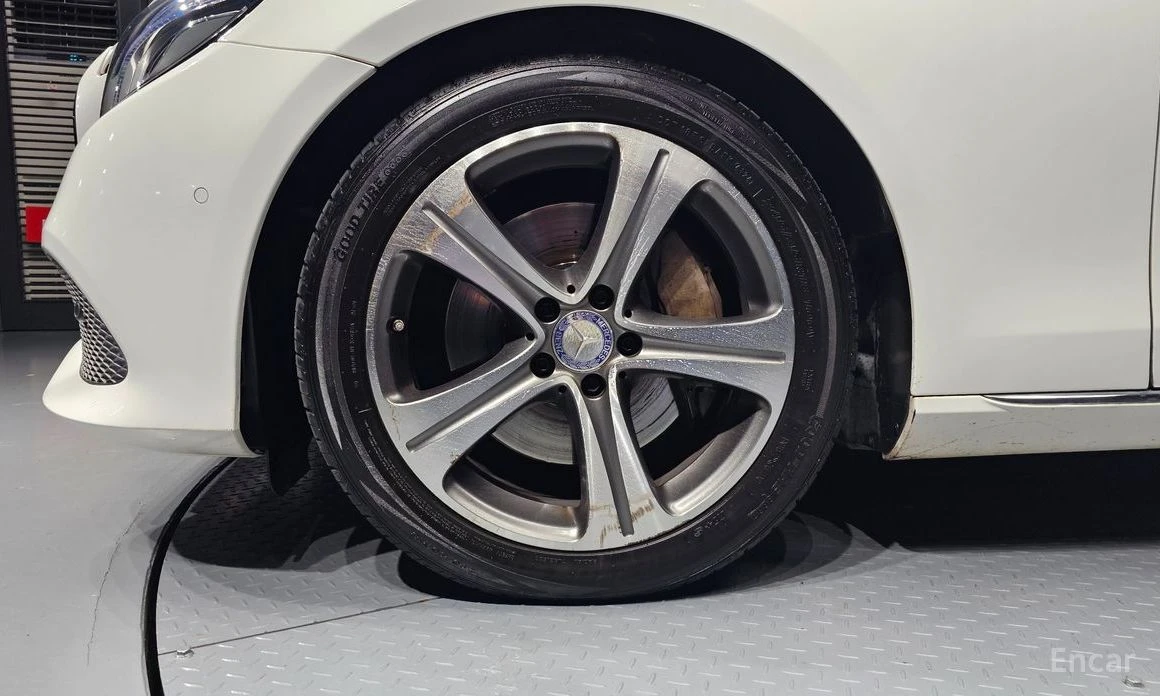 Mercedes-Benz E 300, снимка 5 - Автомобили и джипове - 54067982