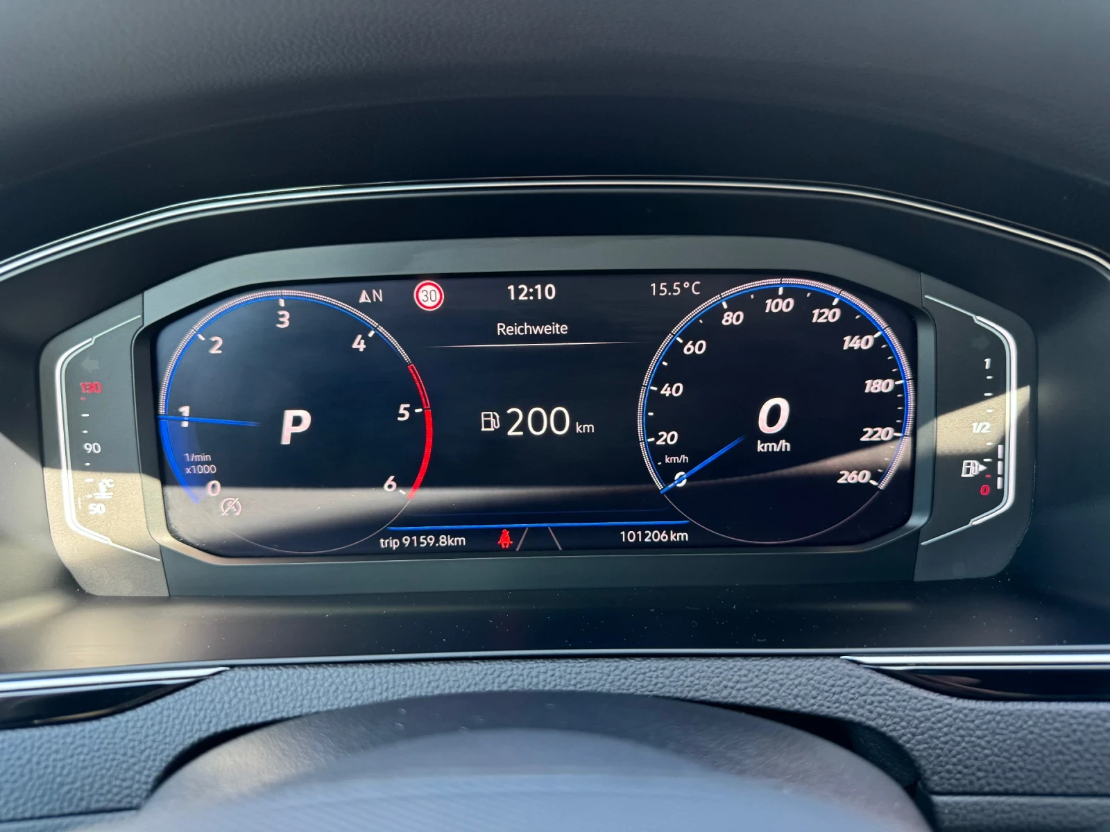 VW Passat 2.0TDi, снимка 8 - Автомобили и джипове - 54139321