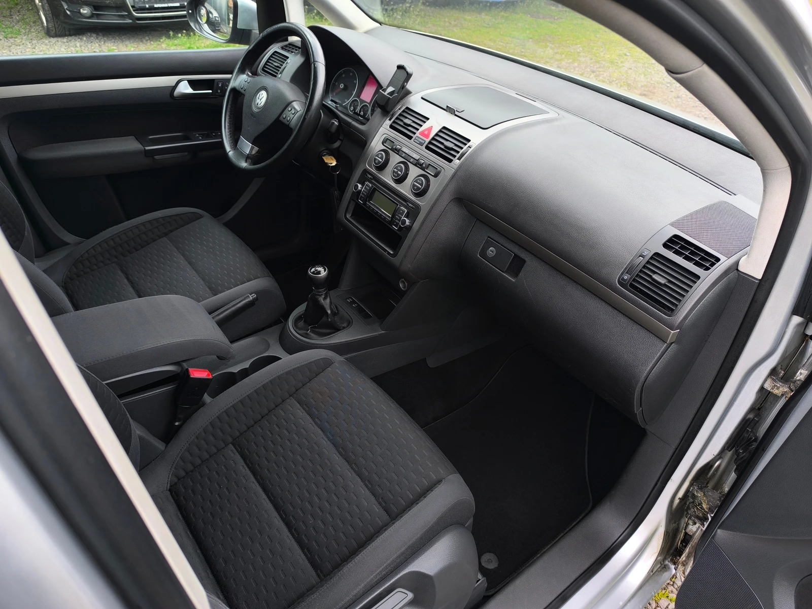 VW Touran -FACE LIFT-1.9TDI-105кс-6 скорости-7 места-КЛИМА-, снимка 14 - Автомобили и джипове - 54679993