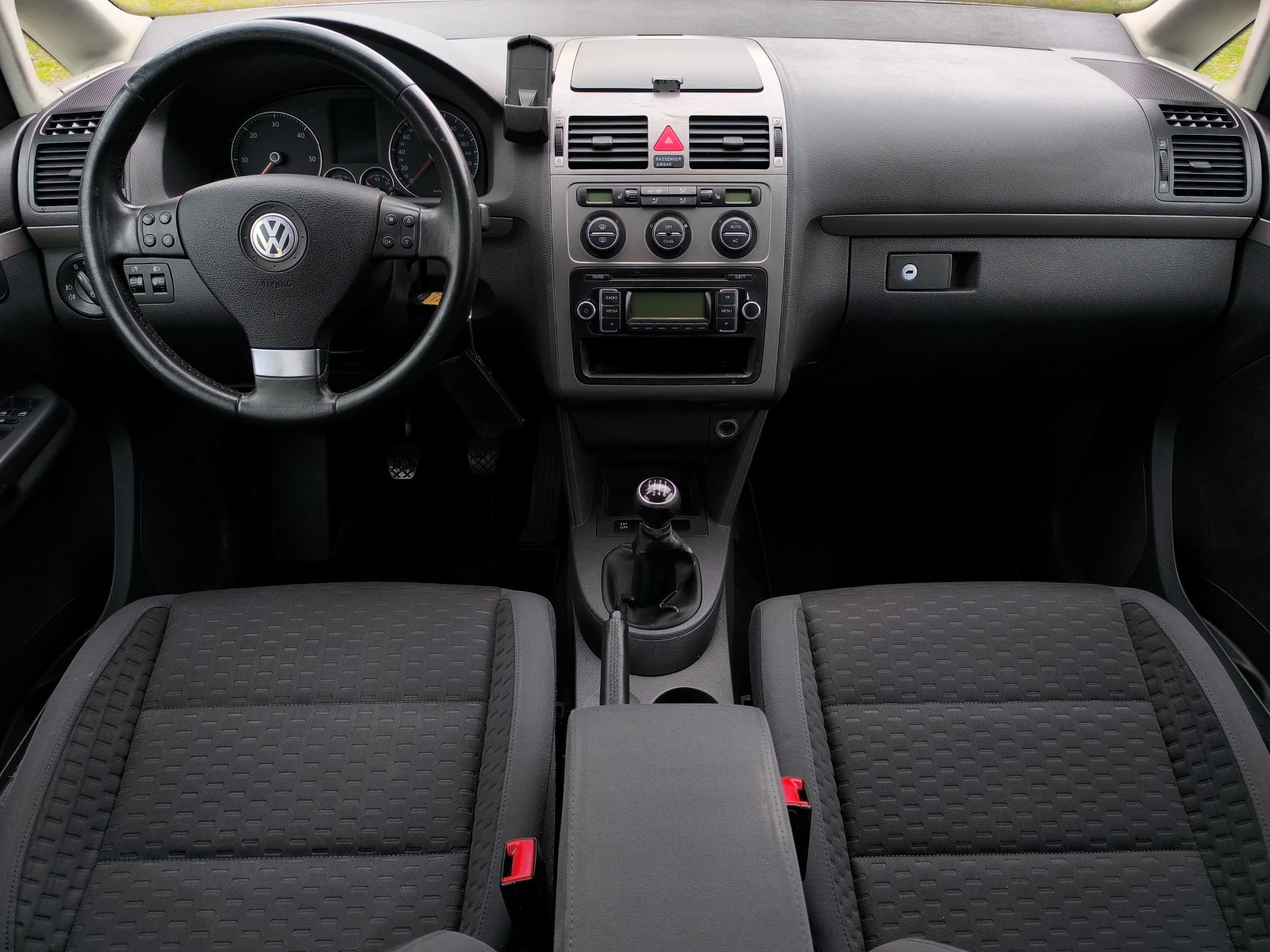 VW Touran -FACE LIFT-1.9TDI-105кс-6 скорости-7 места-КЛИМА-, снимка 13 - Автомобили и джипове - 54679993