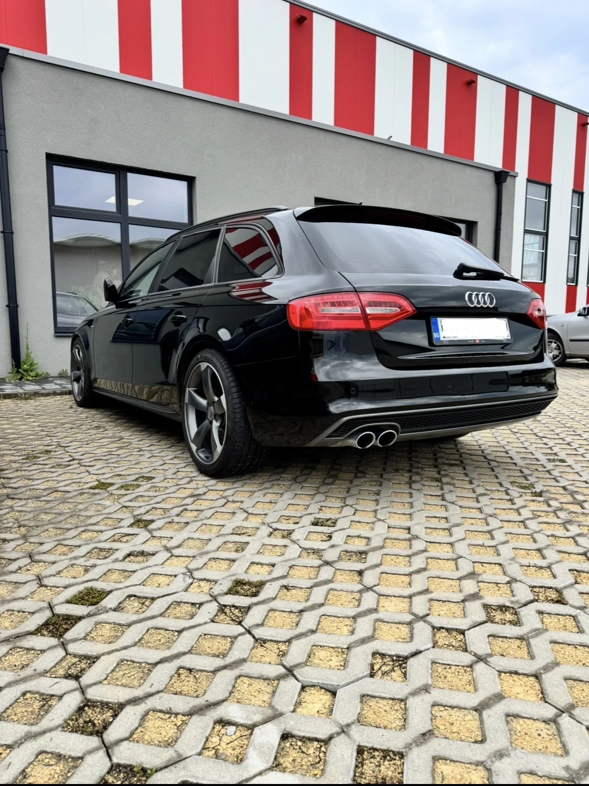 Audi A4 Avant 2.0 TDI 190ps S-line, снимка 3 - Автомобили и джипове - 56054243