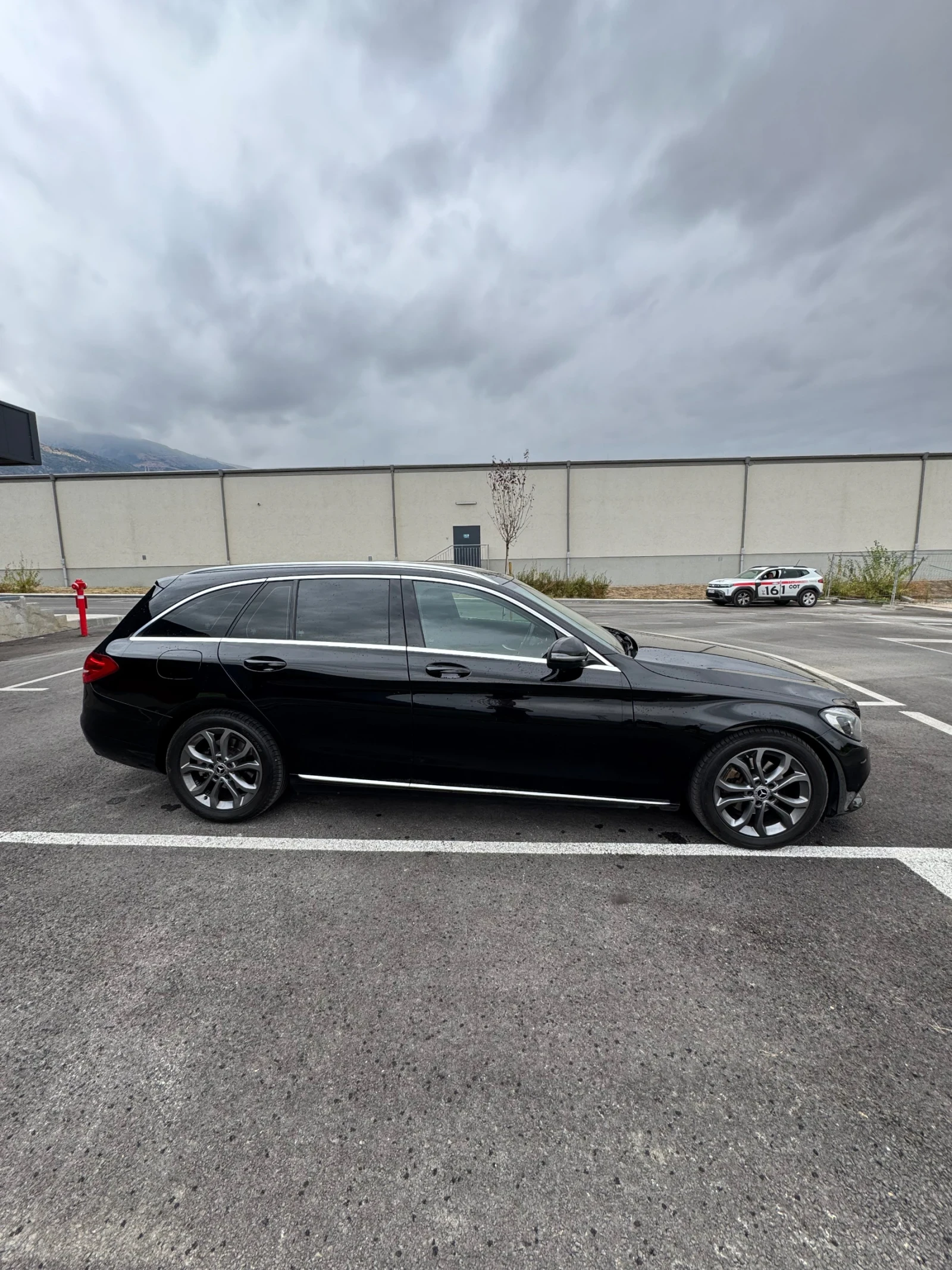 Mercedes-Benz 220, снимка 2 - Автомобили и джипове - 56260087