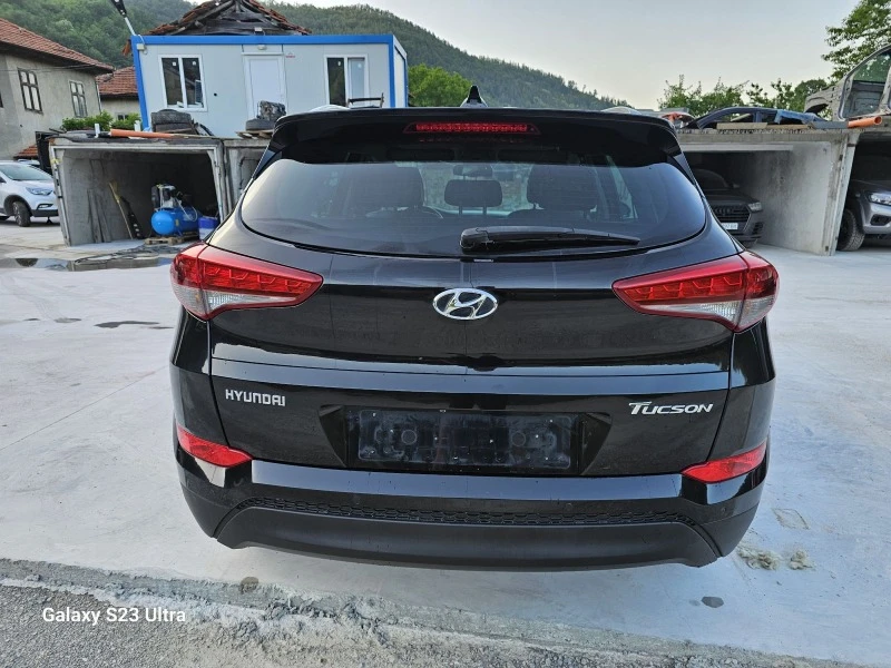 Hyundai Tucson 1.7 automat , снимка 5 - Автомобили и джипове - 48083648