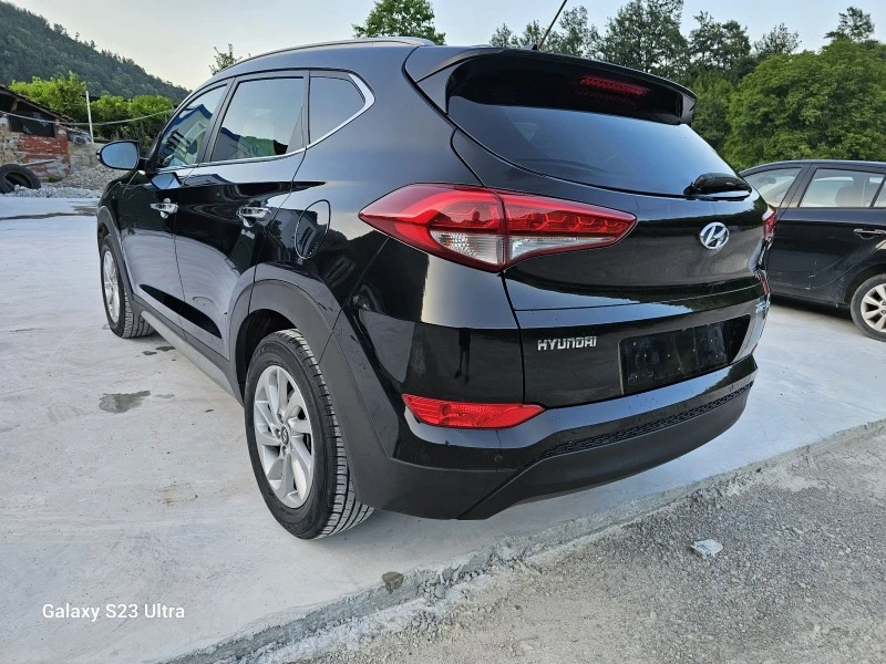 Hyundai Tucson 1.7 automat , снимка 4 - Автомобили и джипове - 48083648