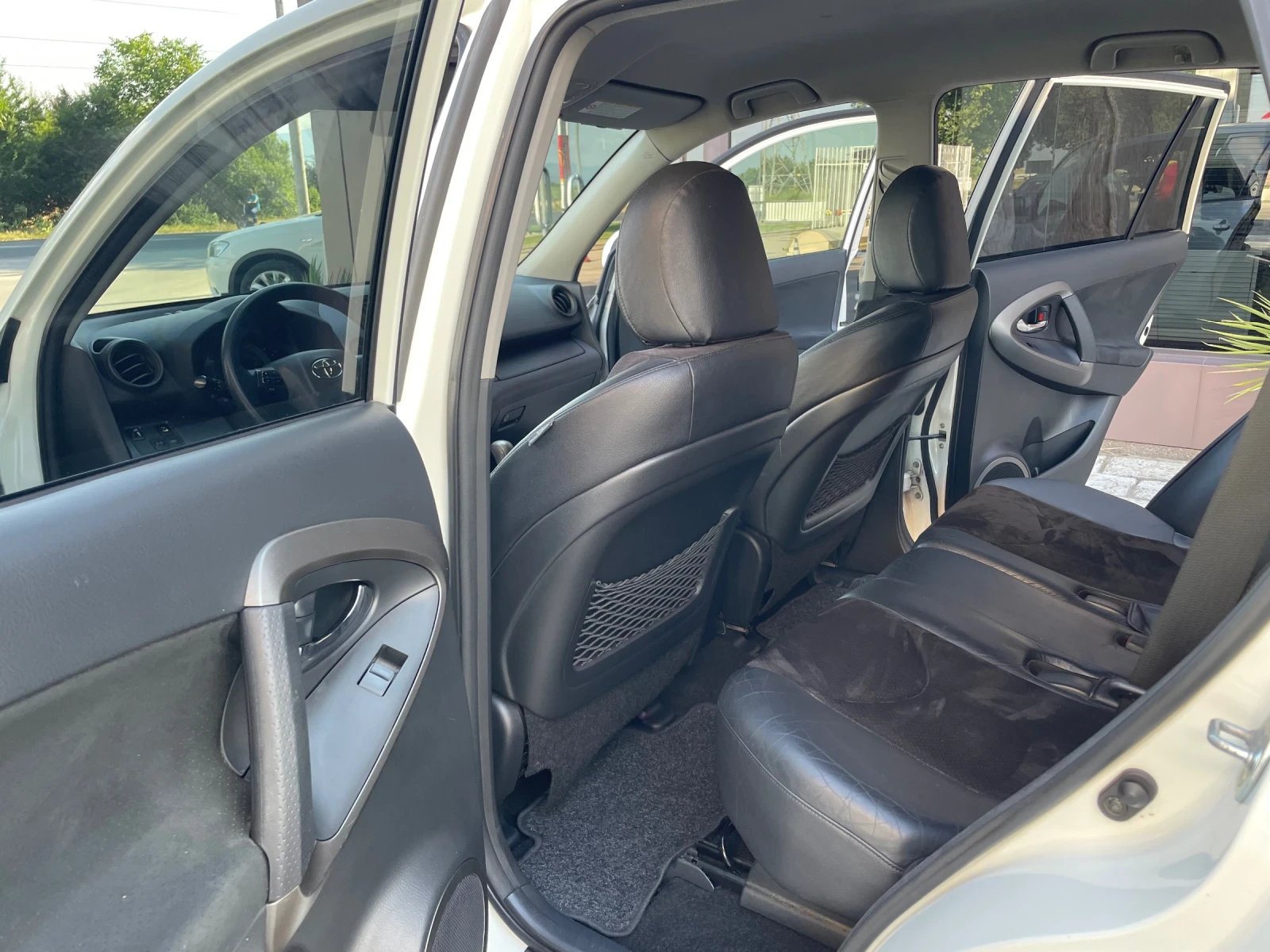 Toyota Rav4 2.2D4D-FACE-КОЖА-NAVI-AUTOMAT - изображение 8