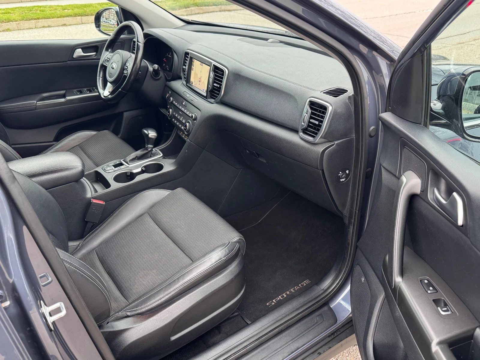 Kia Sportage 2.0CRDI 184кс AWD * FULL* ПЕРФЕКТЕН - изображение 10