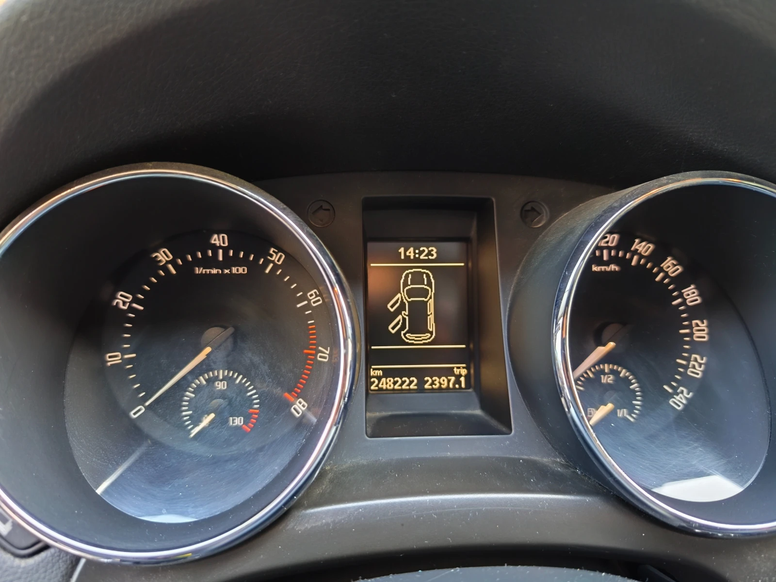 Skoda Yeti Не харчи масло!, снимка 4 - Автомобили и джипове - 53858972