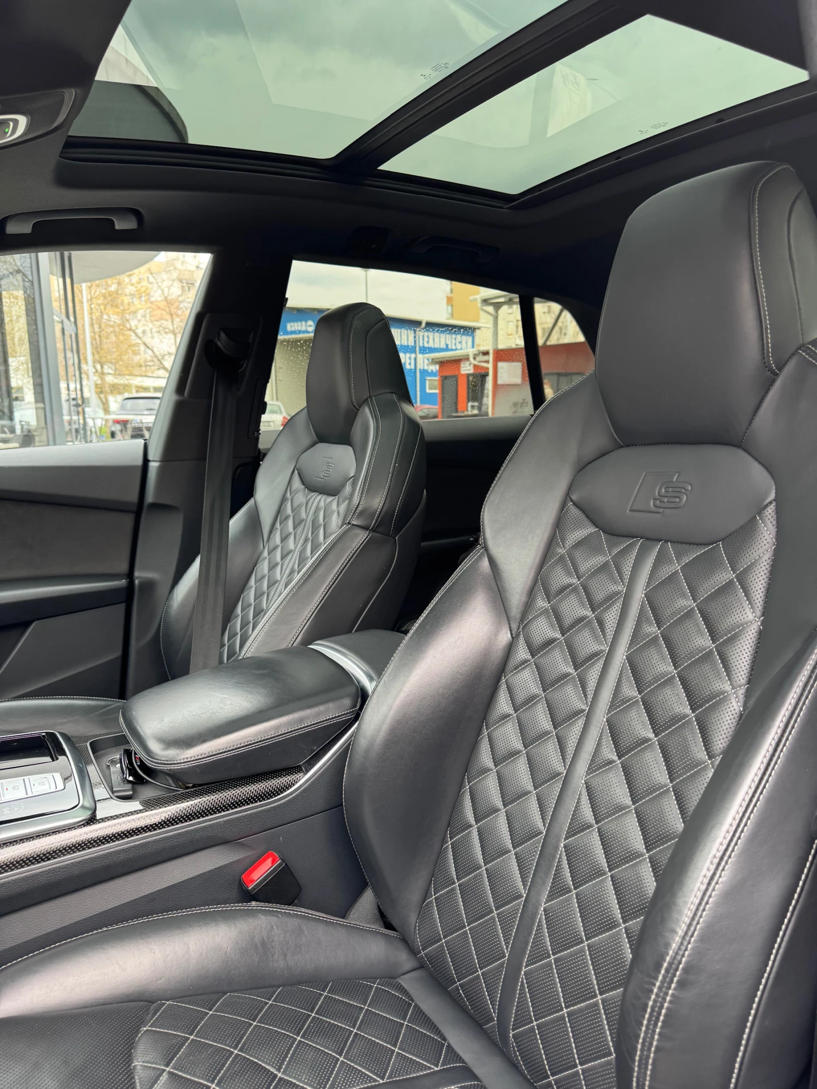 Audi SQ8 / MATRIX LED / BLACK / ПАНОРАМА / , снимка 11 - Автомобили и джипове - 53926199