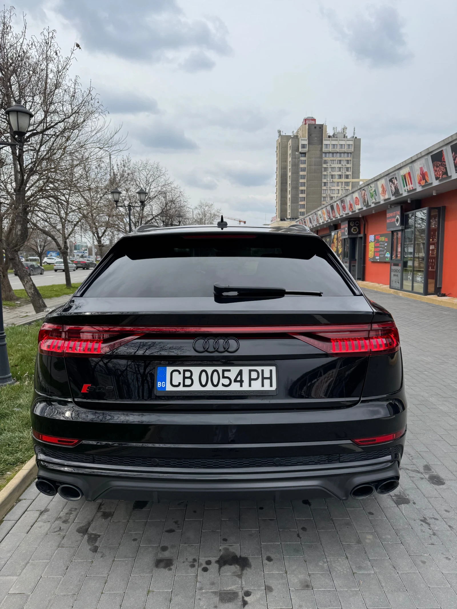 Audi SQ8 / MATRIX LED / BLACK / ПАНОРАМА / , снимка 4 - Автомобили и джипове - 53926199