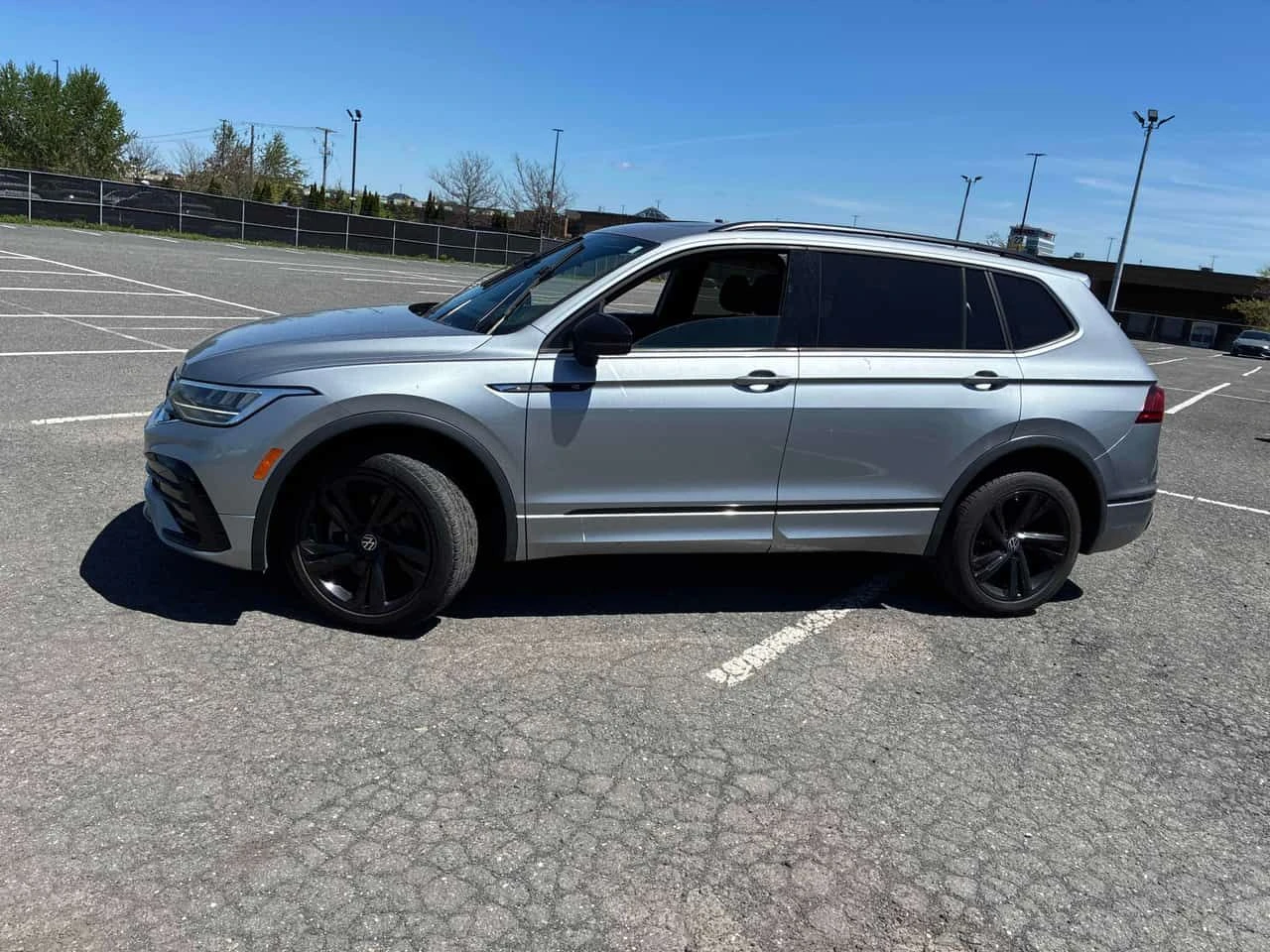 VW Tiguan Comfortline R Line Black Edition/КЛИП/ПАНОРАМА, снимка 2 - Автомобили и джипове - 54719614